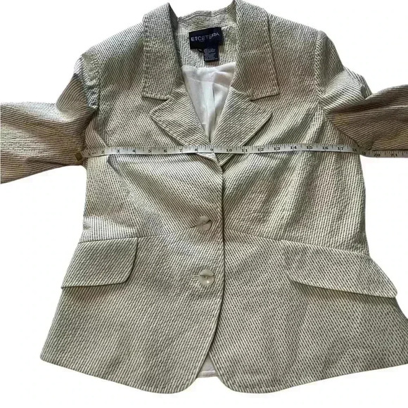 Etcetera Women’s size 10 cream and tan 2 button seersucker blazer. Great fit! - Picture 8 of 10